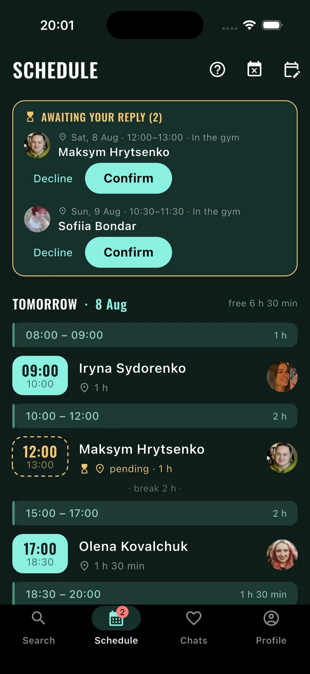 A trainer's schedule with pending requests and free hours