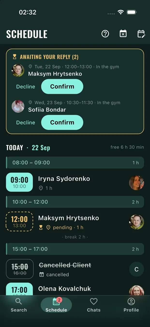 A trainer's schedule with pending requests and free hours